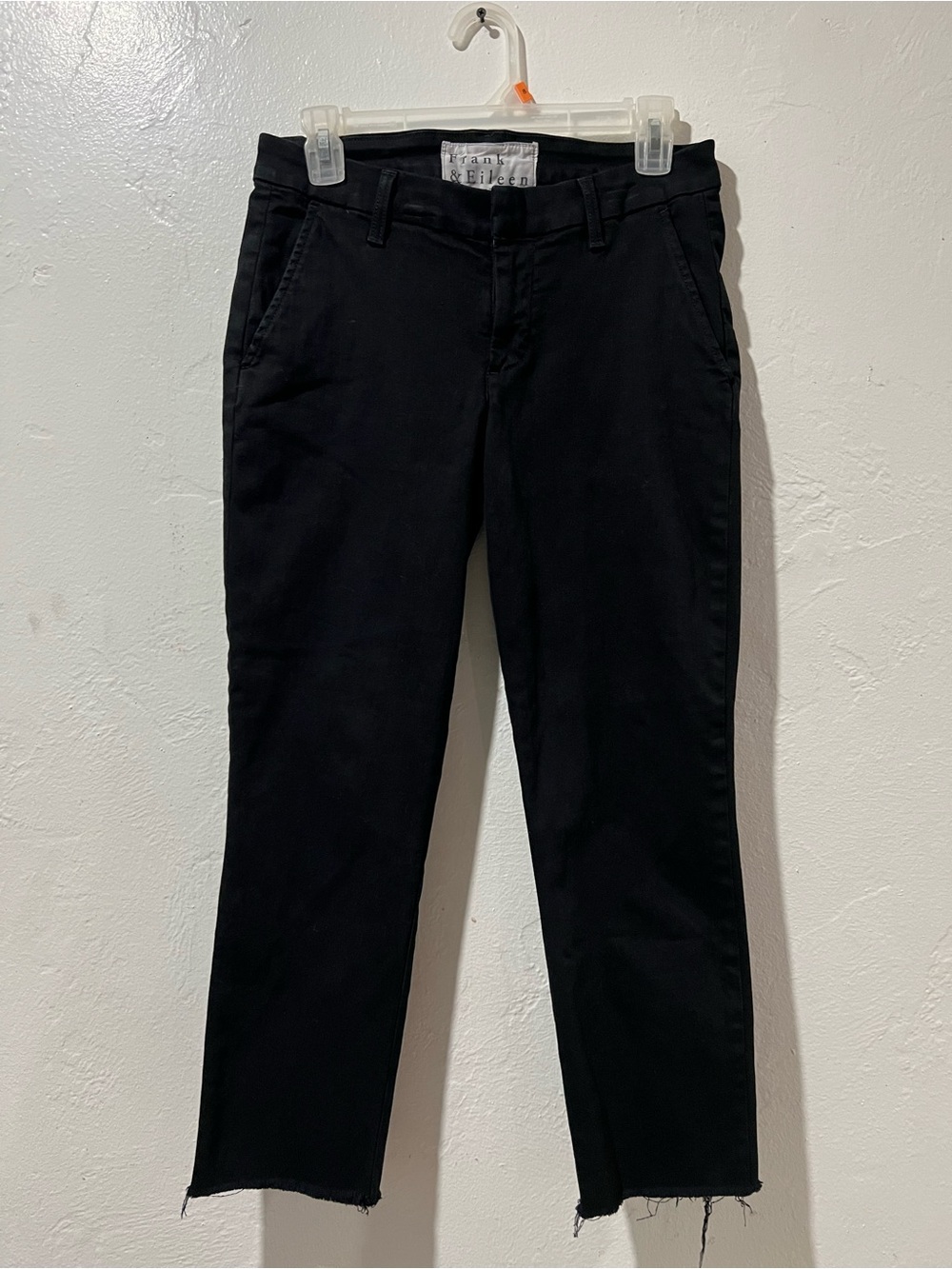 Frank and Eileen Size 4 Wicklow
Pants Black Frayed Cropped
The Italian Chino